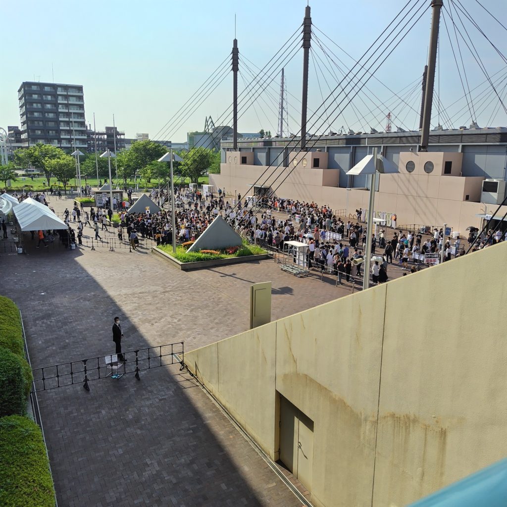 西日本総合展示場新館 YOASOBIアリーナツアー福岡の入場口付近